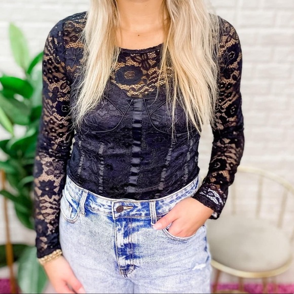 🎀 2 X’s Host Pick 🎀 Black Lace Bodysuit - Picture 4 of 5